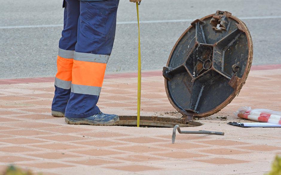 comment déboucher une canalisation de wc Évry