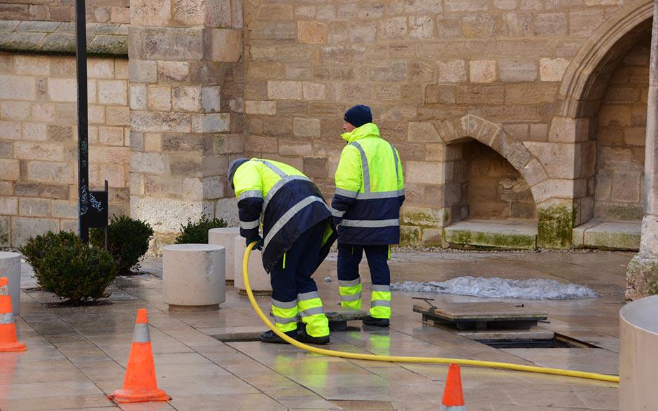 comment déboucher des wc Coubron